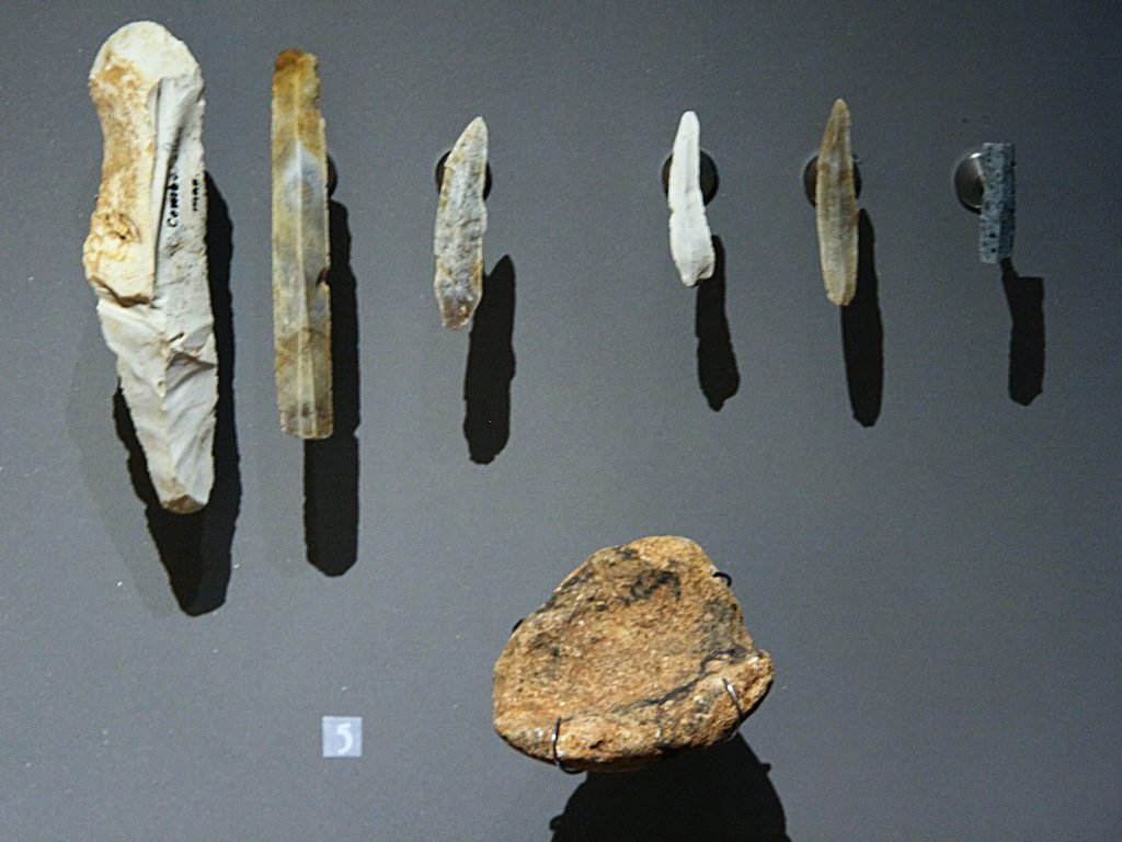 armes outils de mysterieuses pierres spheriques de la prehistoire intriguent les archeologues preserves a travers le temps les objets en pierre representent de precieux indices pour apprehender les comportements de nos ancetres prehistoriques en particulier les objets regroupes sous les ter