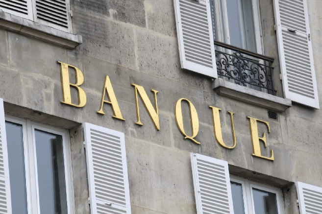 banque digitale en afrique le defi de l education numerique pour reussir l inclusion financiere un nouveau rapport met en lumiere l un des principaux defis auxquels se heurte la digitalisation du secteur bancaire en afrique