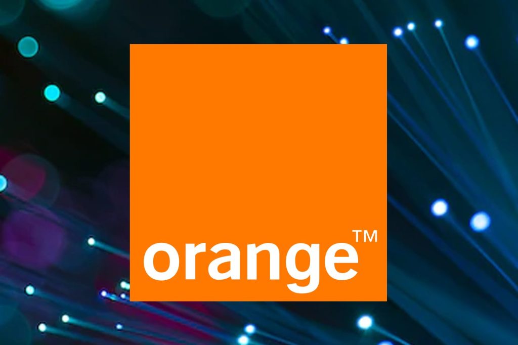 entrepreneuriat et innovation orange guinee celebre les laureats du poesam et du orange summer challenge 2024 la startup simandou madansmart a rafle la 1ere place du orange summer challenge 2024 elle a fabrique une machine permettant de conserver les produits alimentaires barry aissatou porte parole de