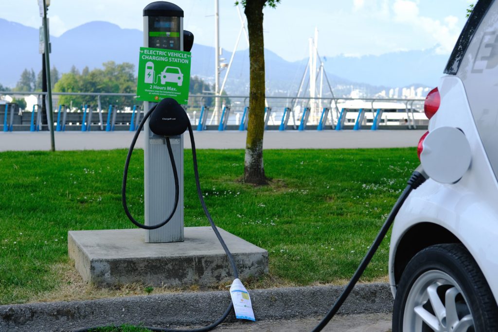 la startup d e mobilite m auto devient la plus grande entreprise de vehicules electriques en afrique grace a ses usines de fabrication et d assemblage la start up sera la premiere entreprise a fabriquer des motos electriques et des batteries en afrique enfin m auto s engage a assurer