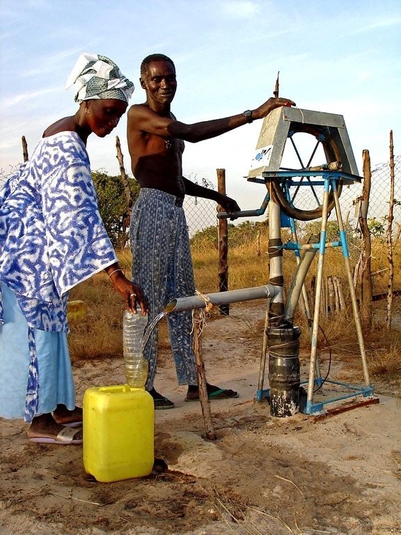 paratus connecte les ecoles isolees en afrique grace a la technologie starlink en afrique l acces a internet dans les ecoles rurales reste un obstacle majeur a l egalite des chances pour repondre a