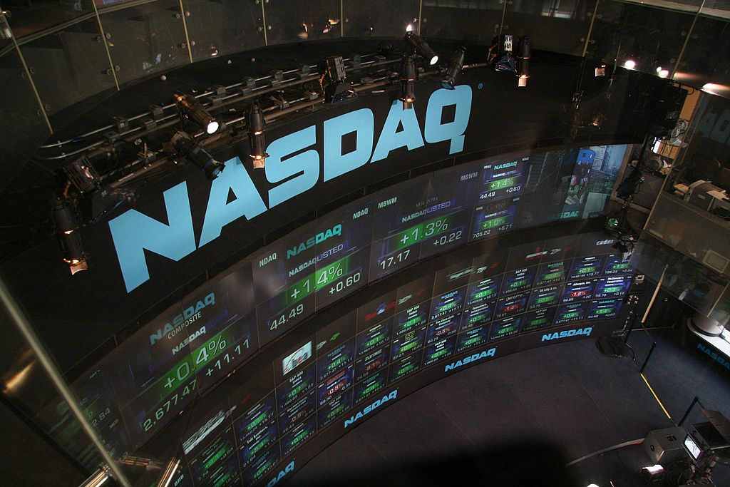 pour la semaine le s p 500 a baisse de 2 06 le nasdaq a baisse de 3 35 le ministere americain de la justice enquete sur l acquisition par nvidia d une startup specialisee dans l ia selon politico wall street prevoit un assouplissement plus important de la fed en 2024 ap