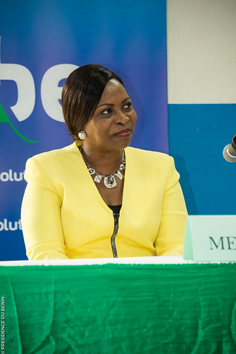 quand le soleil alimente les telecoms l afrique sur la voie de l innovation energetique l afrique se tourne de plus en plus vers l energie solaire pour alimenter ses sites telecoms notamment dans les regions rurales