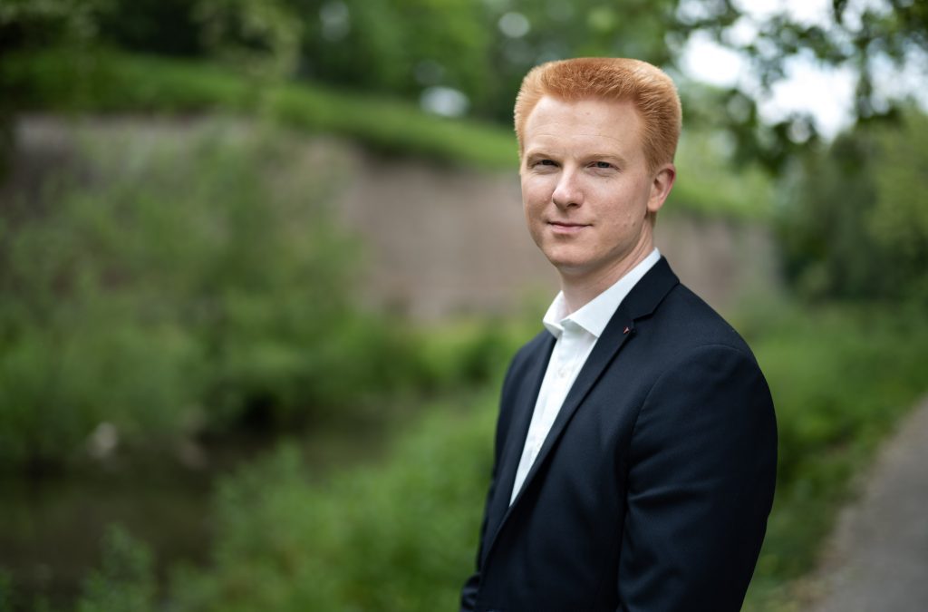 tech le milliardaire joe lonsdale investit dans une start up fondee par deux jeunes nigerians alors qu elle vient d annoncer la mise en service a abuja d une unite industrielle dediee a la fabrication de drones presentee comme la plus importante du continent la jeune societe nigeriane terra