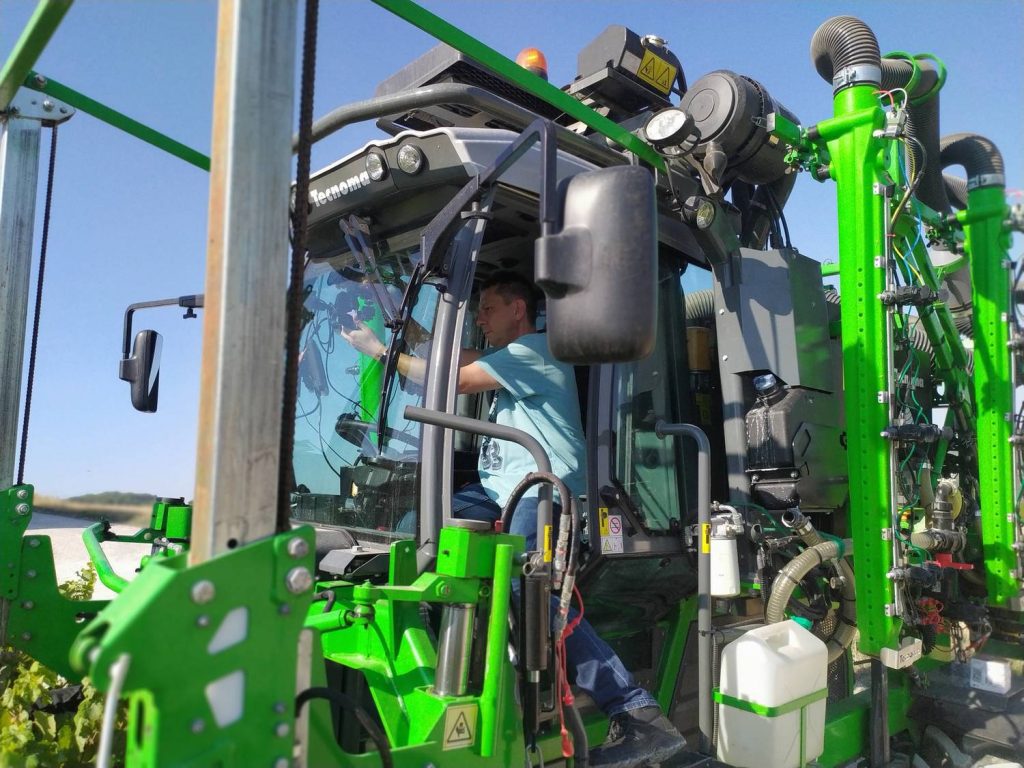 tech4farmers au maroc l innovation numerique au service de l agriculture africaine la deuxieme edition du programme tech4farmers a officiellement debute au maroc une initiative qui ambitionne de transformer le secteur agricole